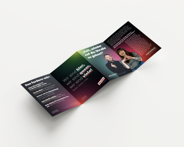 mockup_queer_folder_text »Queer, sozial, links!« – Folder und Poster zum CSD